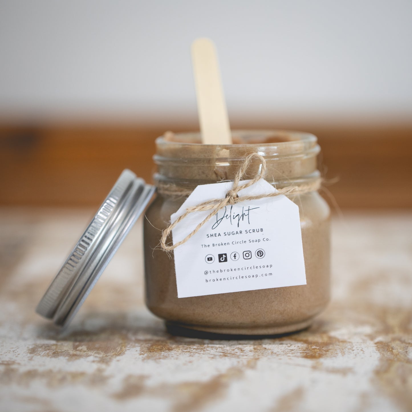 Delight | Body Scrub | Almond